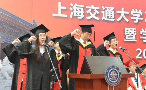 上海在职工作人员通过成人学历教育拿到了名校文凭